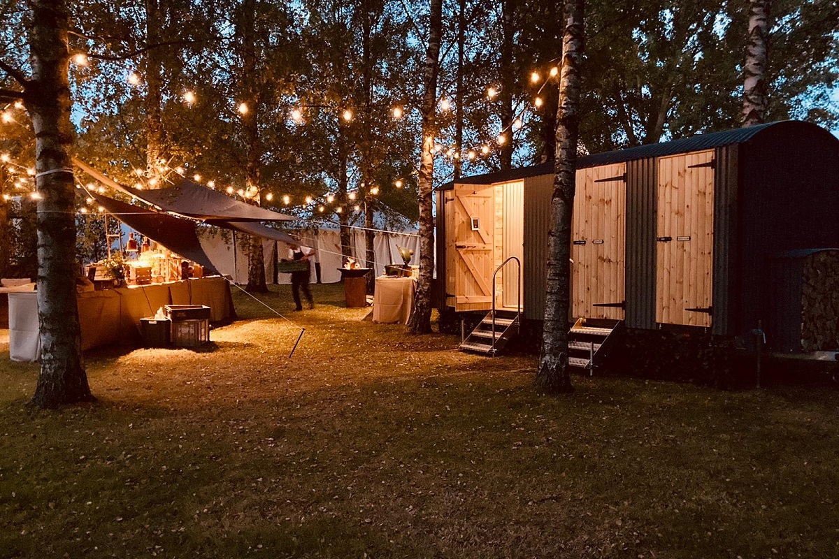 Showering Shepherd Showering Shepherd luxury washroom hire and toilet hire in the UK.