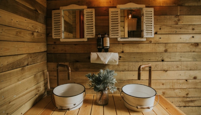 Sustainable Decoration of Nomadic Washrooms